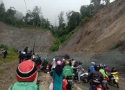 Hujan Deras, Jalur Kebun Kopi Longsor, Sejumlah Kendaraan Terjebak