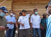 Kunjungi Lembantongoa, Gubernur Longki Minta Keluarga Korban MIT Harus Kuat dan Sabar