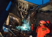 Gempa Sulbar: Tim Rescue Gabungan Evakuasi Dua Korban Meninggal Dunia di Mamuju