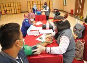 Nakes Klinik PT IMIP Divaksin Covid-19