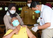 Jalani Vaksin Tahap II, Gubernur Rusli : Saya Siap!