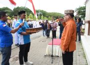 Tiba di Perbatasan, Duplikat Bendera Merah Putih Disambut Meriah di Gorontalo Utara