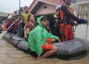 Evakuasi Korban Banjir, Basarnas Manado Kerahkan Enam Perahu Karet