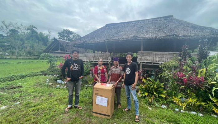 Roa Jaga Roa Bantu Konsentrator Oksigen untuk Lembaga Adat dan Petugas Kesehatan di Sigi