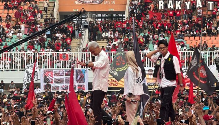 Calon Presiden Ganjar Pranowo Nomor Urut 3 Bersama Istrinya dan Putranya Menghadiri Kampanye Akbar di Kabupaten Bogor