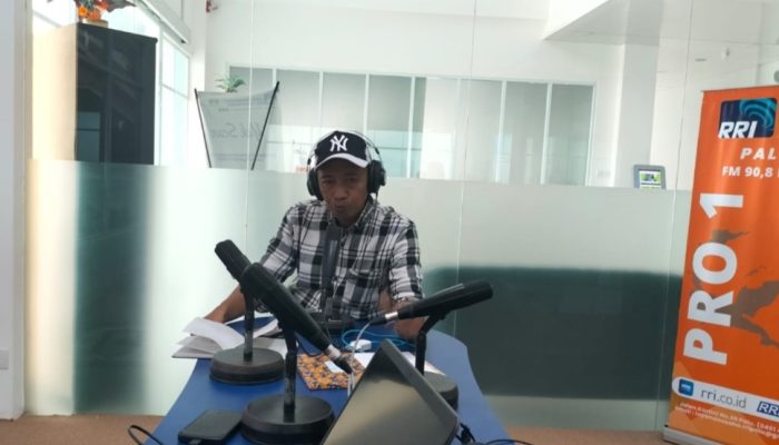 RRI Palu Kini Punya Penyiar Om Kota Yang Baru. Ini Sosoknya