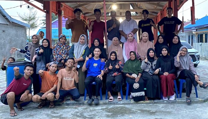 Mahasiswa Latih Warga Huntap Mamboro Mengolah Sampah Dengan Berbasis Komunitas
