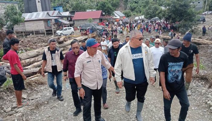 Kunjungi Titik Banjir Toribulu, Korban Mengeluh ke Ahmad Ali Soal Lambannya Pemda