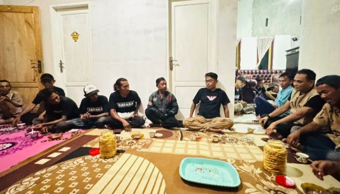 Relawan Baraka Sigi ‘Dor To Dor’ Sosialisasikan AA – AKA