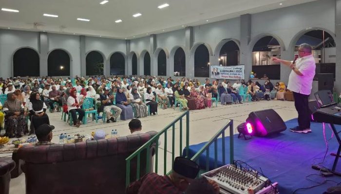 Ahmad Ali Serahkan Bantuan Ambulans di Huntap Tondo 1