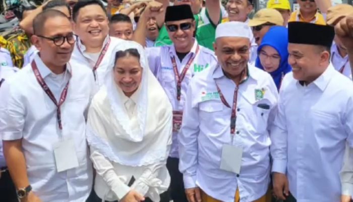 Hadianto – Imelda diantar Ribuan Pendukung Daftar ke KPU Palu