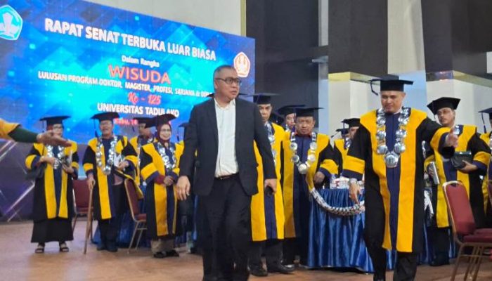 Ahmad Ali Beri Beasiswa Semua Lulusan Terbaik Wisuda ke-125 Untad Untuk Lanjut S2