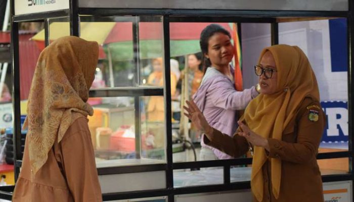 Bank Mandiri Bantu 50 Gerobak Untuk UMKM di Kota Palu