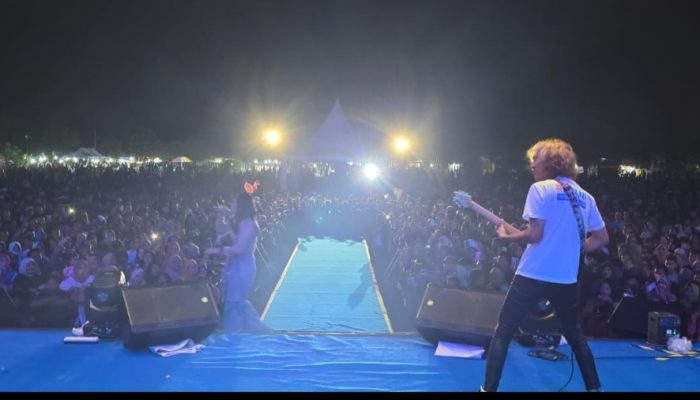 Ribuan Warga Masama Hadiri Deklarasi Anwar Hafid dan Reny Lamadjido