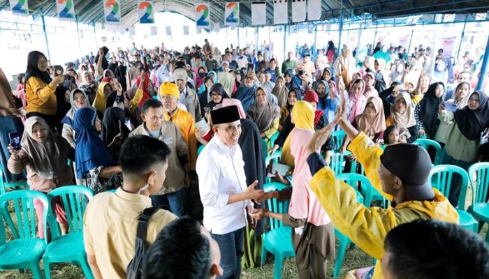 Ribuan Warga Palasa Sambut Pasangan Anwar Hafid :  Pilih Nomor 2 untuk Sulteng Lebih Nambaso