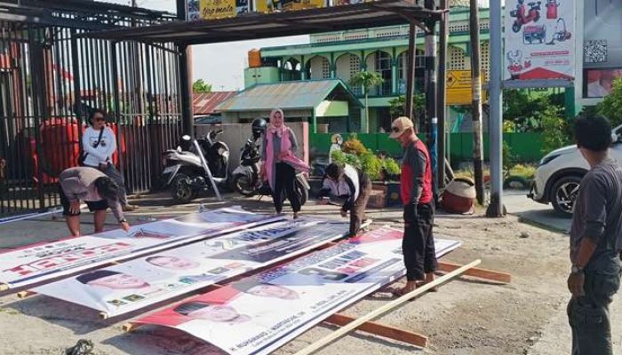 PPK dan PPS Mulai Pasang APK Paslon Wali Kota dan Wakil Wali Kota Palu