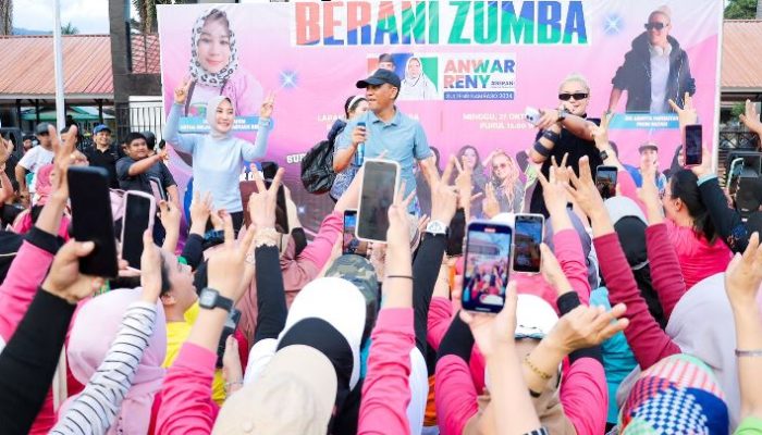 Ratusan Warga Luwuk Meriahkan Berani Zumba Bersama Anwar Hafid dan ZIN Arnita