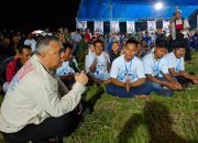 Ahmad Ali Duduk Merumput Bersama, Warga Teriak Ini Baru Calon Pemimpin