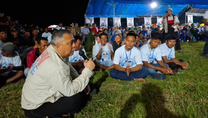 Ahmad Ali Duduk Merumput Bersama, Warga Teriak Ini Baru Calon Pemimpin