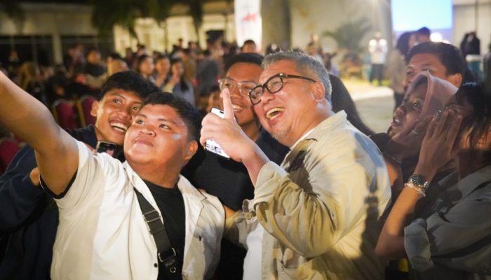 Ribuan Mahasiswa Dukung Ahmad Ali. Satu-satunya Aktivis Palu yang Menasional