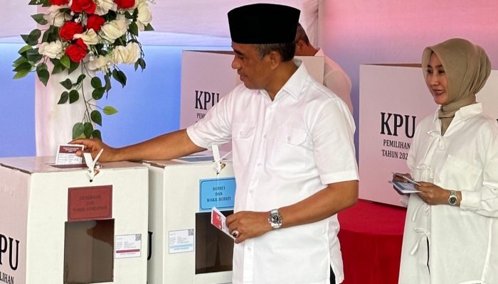Anwar Hafid Mencoblos di Kampung Halaman