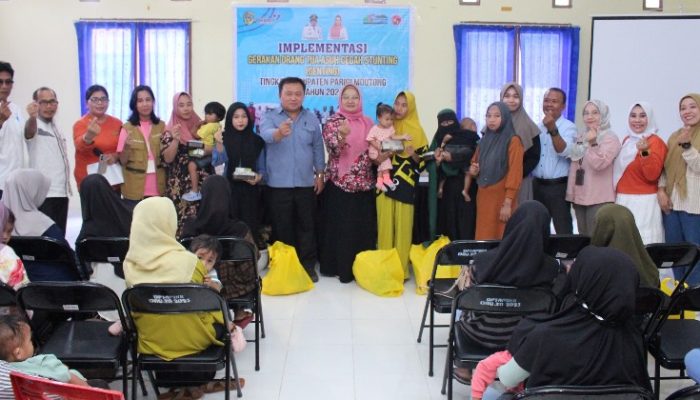 55 Keluarga Berisiko Stunting di Parimo Terima Paket Genting