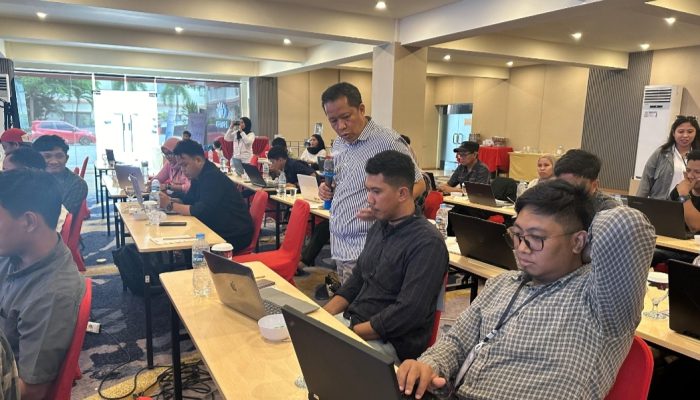 Klinik AI Untuk Redaksi di Palu Konsistensi DLSNG Meningkatkan Kapasitas Jurnalis