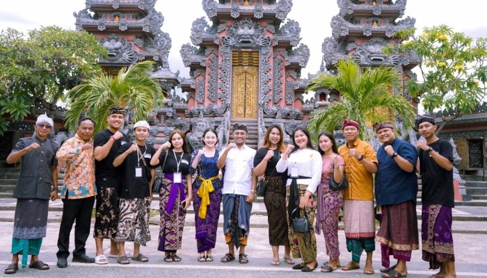 Fathur Razaq Hadiri Upacara Sakral di Pura Jagatnatha Palu