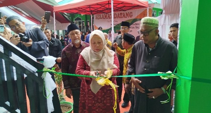 Reny Lamadjido Resmikan MTs dan TPA Al-Mu’min Palupi