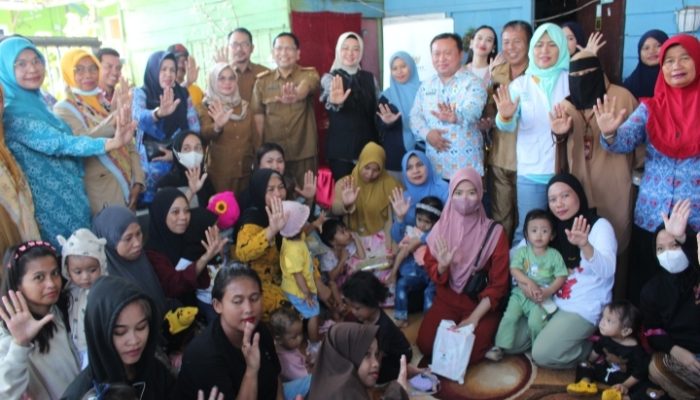 GENTING!! BKKBN Sulteng dan TP-PKK Kota Palu Beri Makanan Bergizi 30 Baduta dan 6 Bumil
