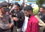 Mahasiswa Beri Kado Mosi Tidak Percaya dan Desak Copot Kapolres Tolitoli Pada Momentum HUT Bhayangkara.