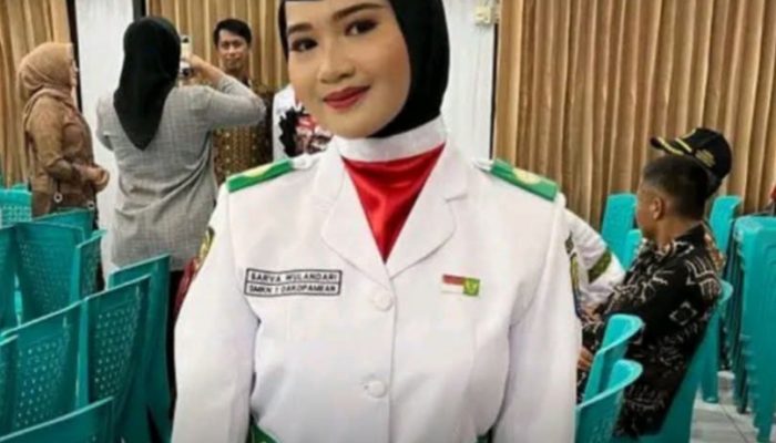 Detik-Detik Haru Sarva Wulandari Membawa Baki Bendera Pusaka di Tolitoli