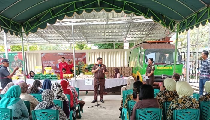 Kejari Tolitoli Gelar Pasar Murah, Wujud Kepedulian di Tengah Kesulitan Ekonomi Masyarakat