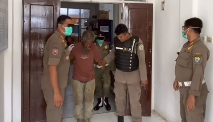 “Manusiakan manusia”, Tim Hunter 07 Satpol PP Tolitoli Evakuasi ODGJ Sedang Sakit ke RSU Mokopido.