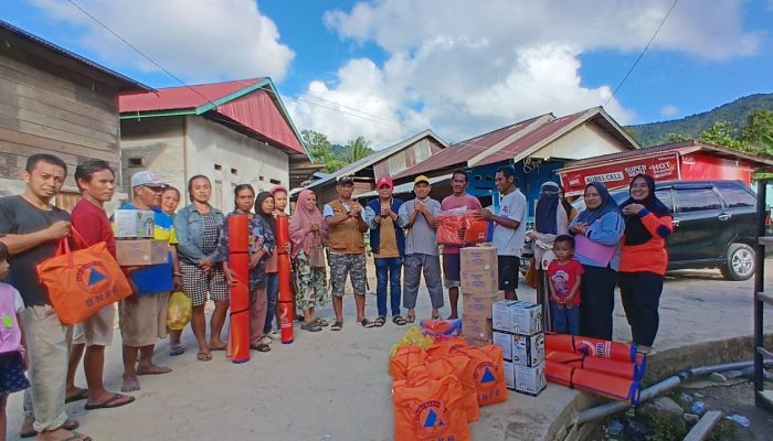Beberapa Jam Pascakebakaran Rumah Kos Lanoni, BPBD Tolitoli Langsung Salurkan Bantuan.