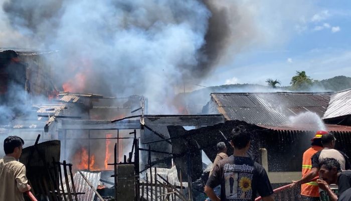 Lebaran yang Terhenti oleh Kobaran Api di Jalan Dako Raya Perumnas