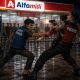 Adu Mulut di Bawah Lampu Minimarket, Malam Berdarah di Jalan Tombolotutu, Juru Parkir Tewas, Polisi masuk Rumah Sakit