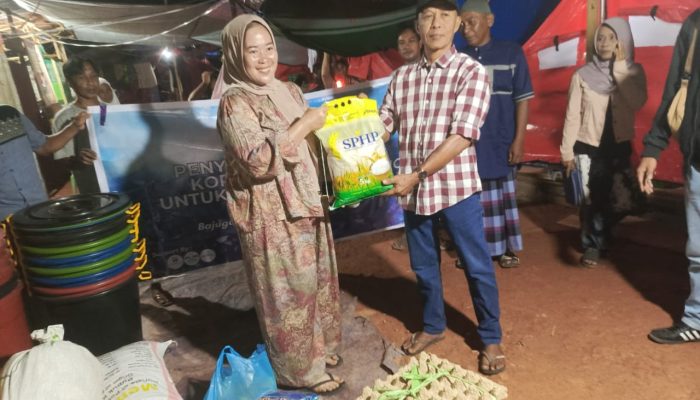 Forum Pemuda Desa Bajugan Salurkan Bantuan untuk 9 KK Korban Kebakaran di Kilo 1 Sidoarjo
